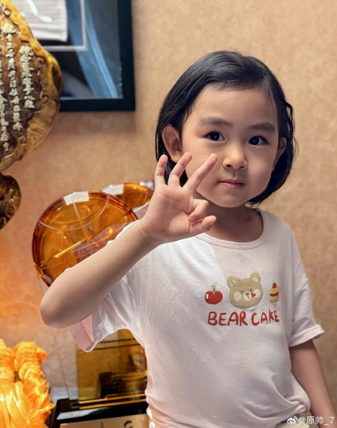 三分大赛三冠王!原帅晒三冠奖杯:完成了女儿给安排的任务!