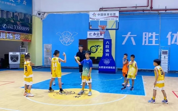 广东河源体彩少儿篮球培训班:结营不散场,梦想正启航